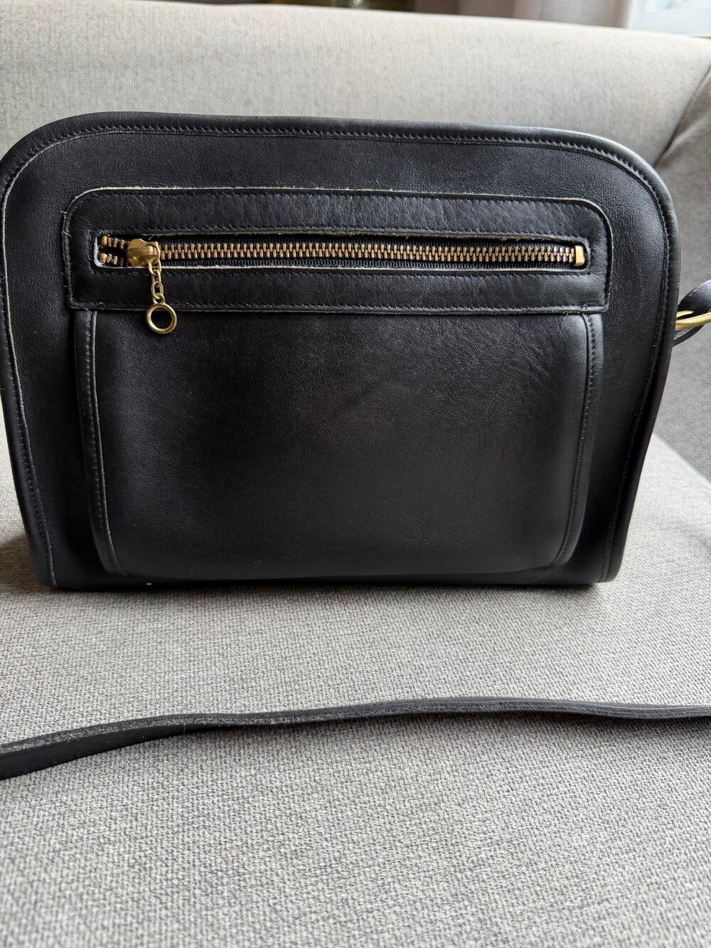 Vintage Laura USA Black Leather Handbag Shoulder Bag